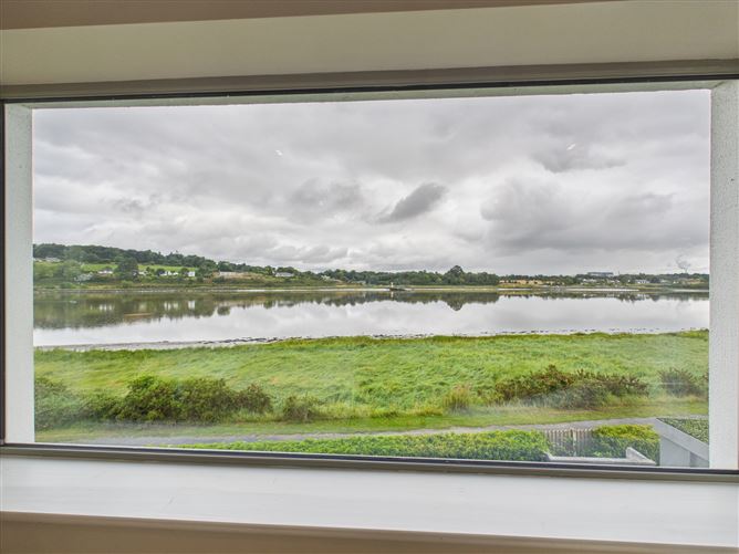 https://photos-a.propertyimages.ie/media/9/6/3/4942369/631d0ba7-2962-43fc-a074-c0e864ffb5c1_l.jpg