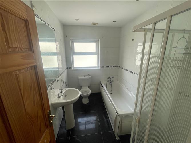 14 Beechwood Park, Curraghlane, Lifford, Co. Donegal
