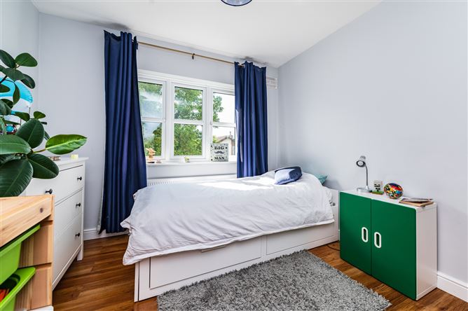 https://photos-a.propertyimages.ie/media/9/6/3/5021369/76f82158-adcb-4462-8f6c-d6b826f69102_l.jpg