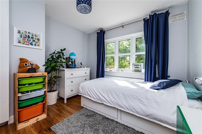 https://photos-a.propertyimages.ie/media/9/6/3/5021369/76f82158-adcb-4462-8f6c-d6b826f69102_l.jpg