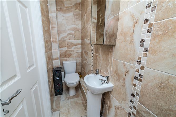 https://photos-a.propertyimages.ie/media/9/6/3/5021369/76f82158-adcb-4462-8f6c-d6b826f69102_l.jpg