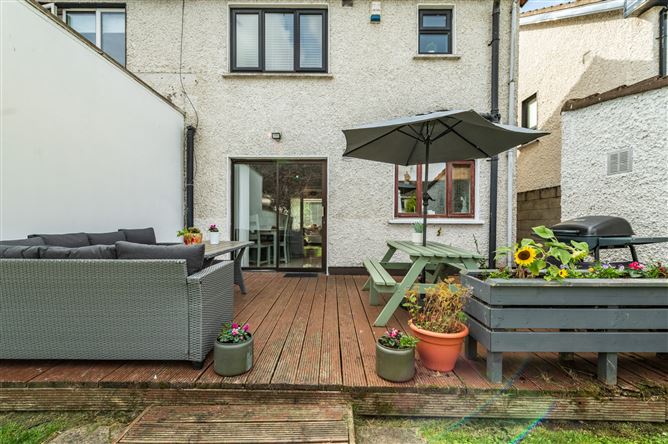https://photos-a.propertyimages.ie/media/9/6/3/5021369/76f82158-adcb-4462-8f6c-d6b826f69102_l.jpg