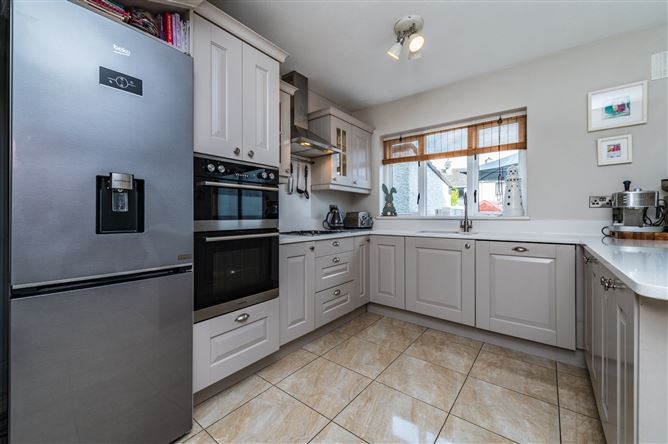 https://photos-a.propertyimages.ie/media/9/6/3/5021369/76f82158-adcb-4462-8f6c-d6b826f69102_l.jpg