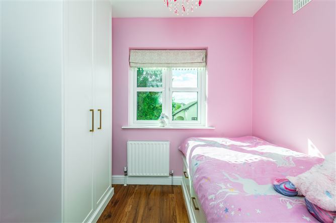 https://photos-a.propertyimages.ie/media/9/6/3/5021369/76f82158-adcb-4462-8f6c-d6b826f69102_l.jpg