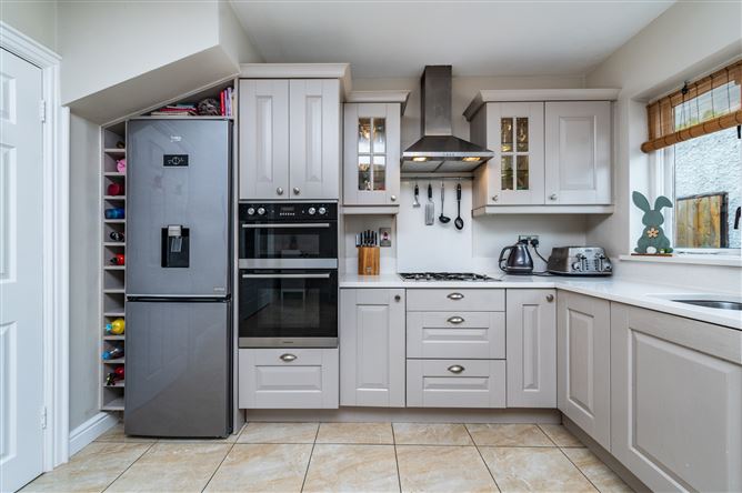 https://photos-a.propertyimages.ie/media/9/6/3/5021369/76f82158-adcb-4462-8f6c-d6b826f69102_l.jpg