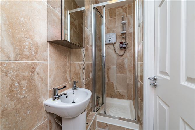https://photos-a.propertyimages.ie/media/9/6/3/5021369/76f82158-adcb-4462-8f6c-d6b826f69102_l.jpg