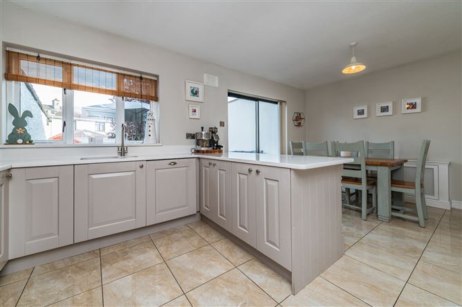 https://photos-a.propertyimages.ie/media/9/6/3/5021369/76f82158-adcb-4462-8f6c-d6b826f69102_l.jpg