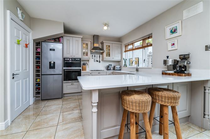 https://photos-a.propertyimages.ie/media/9/6/3/5021369/76f82158-adcb-4462-8f6c-d6b826f69102_l.jpg