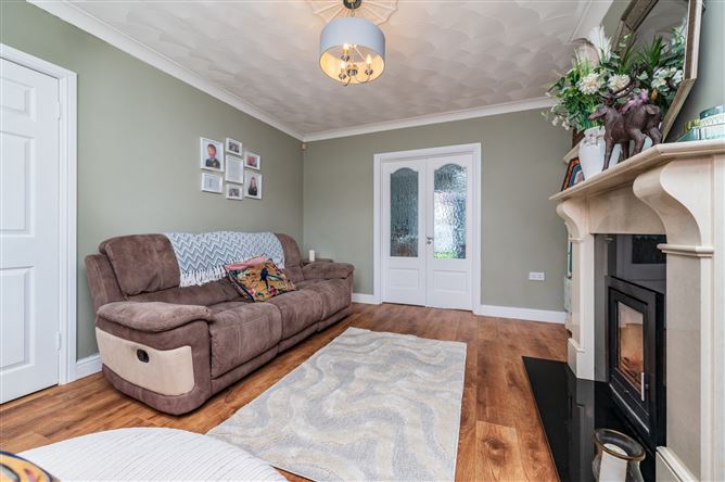 https://photos-a.propertyimages.ie/media/9/6/3/5021369/76f82158-adcb-4462-8f6c-d6b826f69102_l.jpg