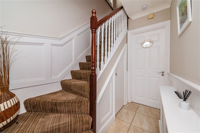 https://photos-a.propertyimages.ie/media/9/6/3/5021369/76f82158-adcb-4462-8f6c-d6b826f69102_l.jpg