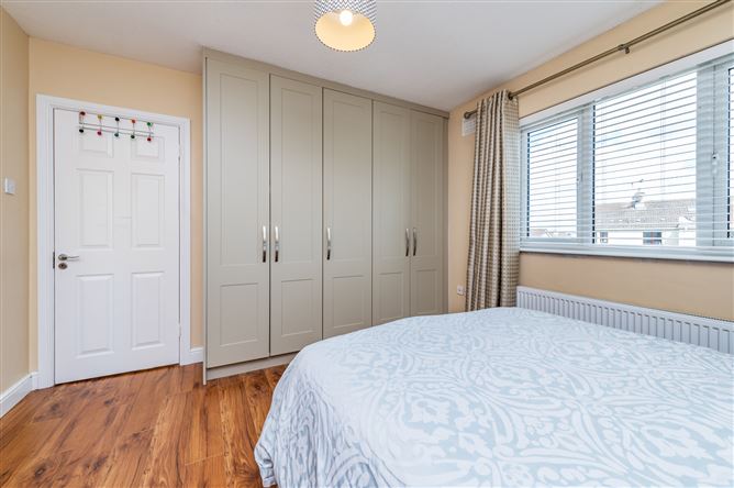 https://photos-a.propertyimages.ie/media/9/6/3/5021369/76f82158-adcb-4462-8f6c-d6b826f69102_l.jpg