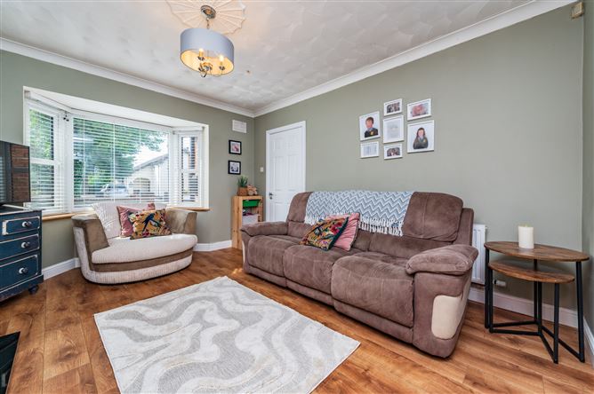 https://photos-a.propertyimages.ie/media/9/6/3/5021369/76f82158-adcb-4462-8f6c-d6b826f69102_l.jpg