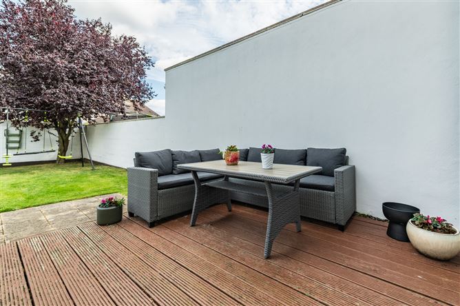https://photos-a.propertyimages.ie/media/9/6/3/5021369/76f82158-adcb-4462-8f6c-d6b826f69102_l.jpg
