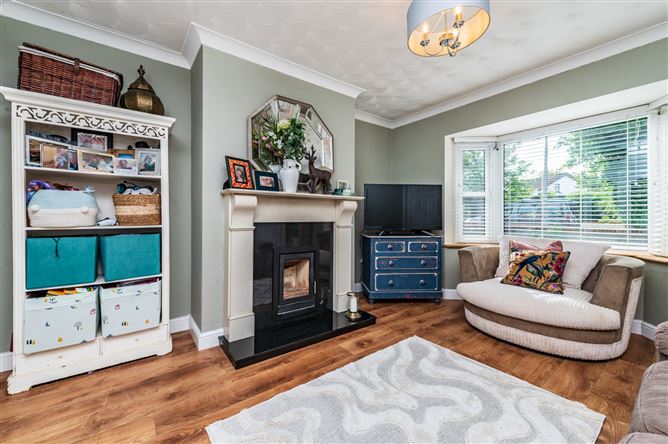 https://photos-a.propertyimages.ie/media/9/6/3/5021369/76f82158-adcb-4462-8f6c-d6b826f69102_l.jpg