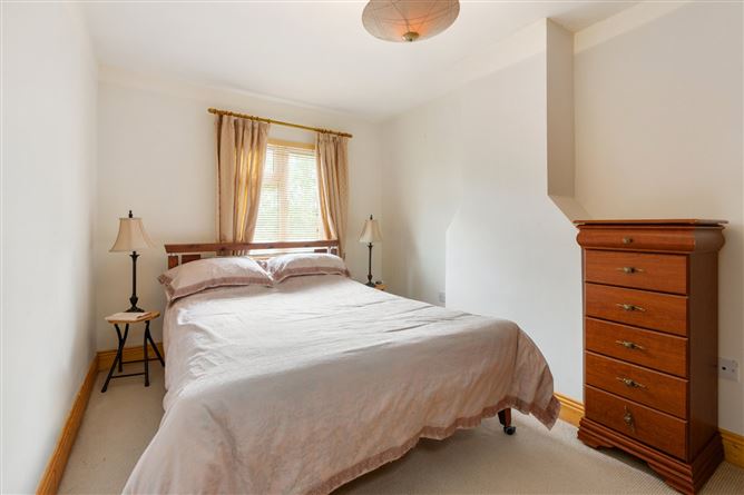 33 O'Connell Gardens, Sandymount, Dublin 4