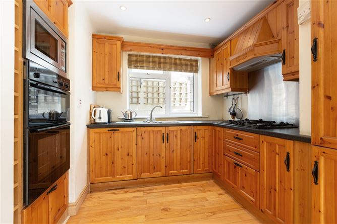 33 O'Connell Gardens, Sandymount, Dublin 4