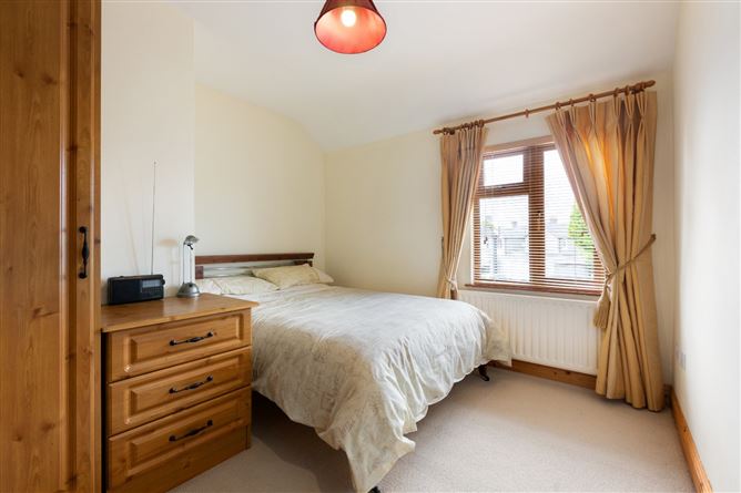 33 O'Connell Gardens, Sandymount, Dublin 4