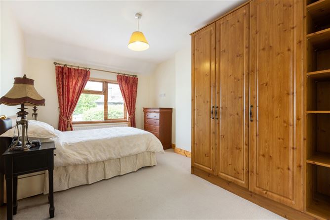 33 O'Connell Gardens, Sandymount, Dublin 4