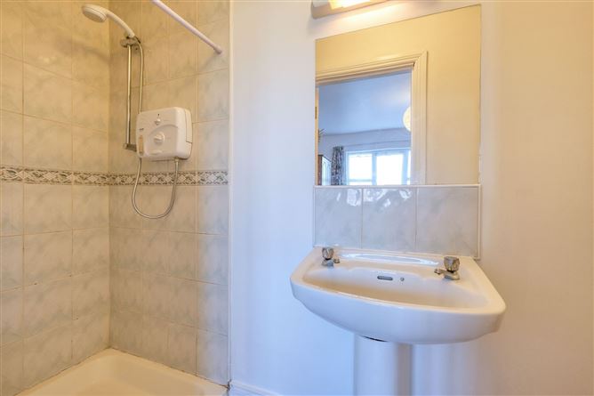 32 Ardeevan, Ballinalee Road, Longford