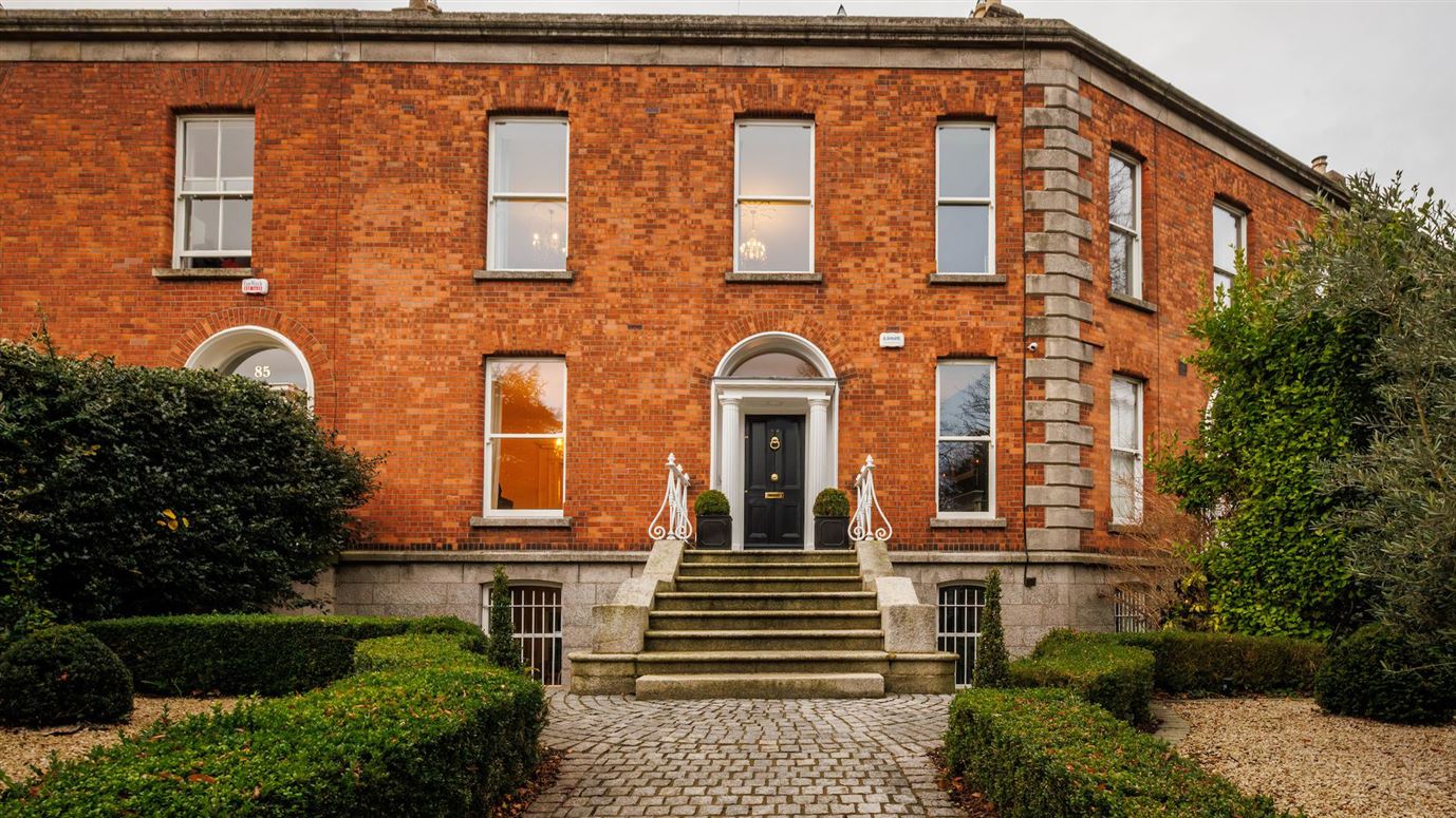 Lavish Ballsbridge Townhouse,Vacation Rental in Dublin, Ireland