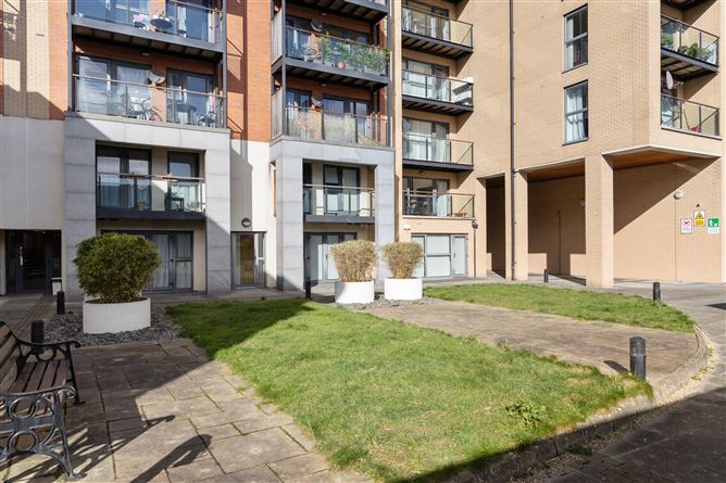 https://photos-a.propertyimages.ie/media/9/6/6/4908669/3f070102-80e0-4f4f-98ab-42e3ccaba375_l.jpg