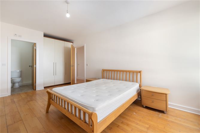 https://photos-a.propertyimages.ie/media/9/6/6/4908669/3f070102-80e0-4f4f-98ab-42e3ccaba375_l.jpg