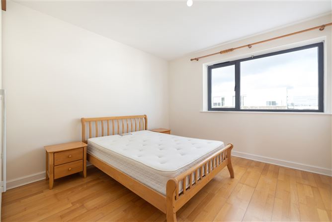 https://photos-a.propertyimages.ie/media/9/6/6/4908669/3f070102-80e0-4f4f-98ab-42e3ccaba375_l.jpg