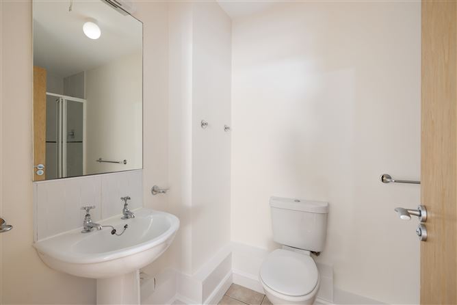 https://photos-a.propertyimages.ie/media/9/6/6/4908669/3f070102-80e0-4f4f-98ab-42e3ccaba375_l.jpg