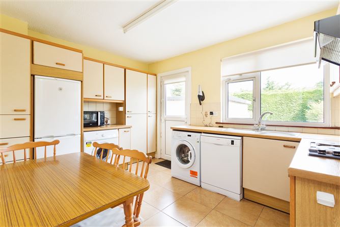8 Barton Court, Barton Road East, Churchtown, Dublin 14