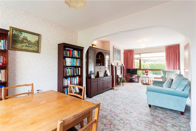 8 Barton Court, Barton Road East, Churchtown, Dublin 14