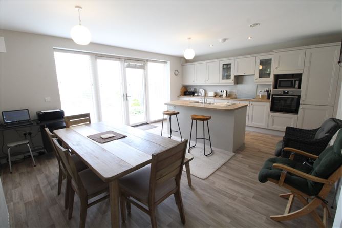 32 Knightsgate Crescent, Rush, County Dublin