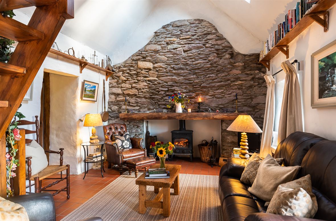Artist Cottage, Derreendrislagh, Gleesk, Sneem, Co. Kerry Artist Cottage, Derreendrislagh, Gleesk, Sneem, Co. Kerry