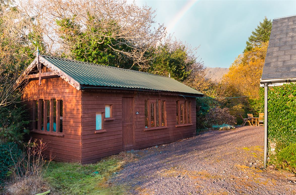 Artist Cottage, Derreendrislagh, Gleesk, Sneem, Co. Kerry Artist Cottage, Derreendrislagh, Gleesk, Sneem, Co. Kerry