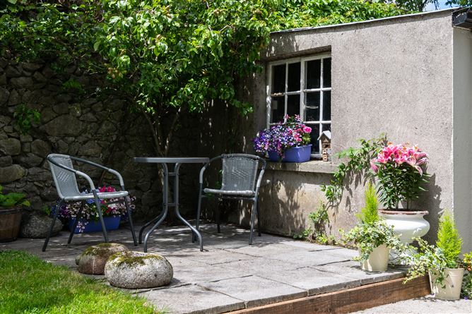 Inis Cealtra, Oxmantown Mall, Birr, Offaly