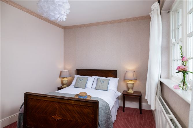 Inis Cealtra, Oxmantown Mall, Birr, Offaly