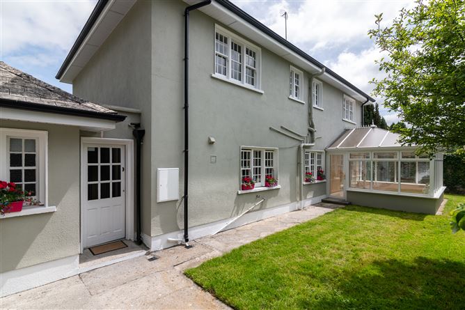 Inis Cealtra, Oxmantown Mall, Birr, Offaly