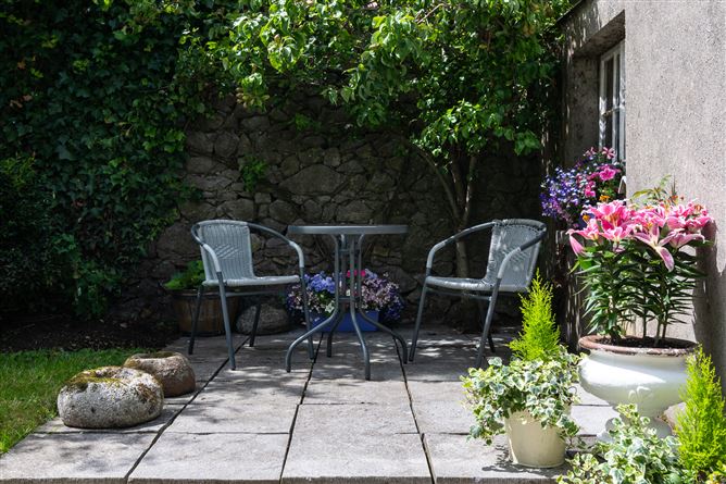 Inis Cealtra, Oxmantown Mall, Birr, Offaly
