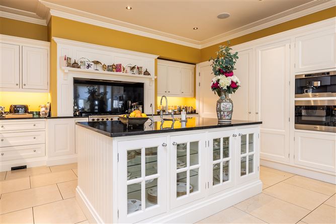 https://photos-a.propertyimages.ie/media/9/7/0/4941079/3cfe01cf-215a-4bb5-be69-649baac82208_l.jpg