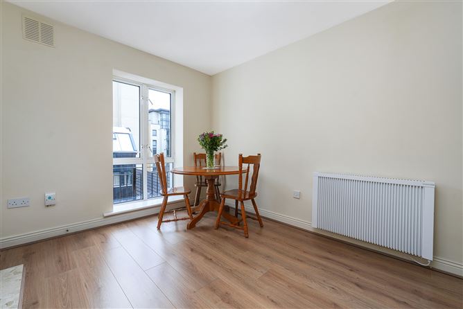 75 Gandon Hall, Gardiner Street, Dublin 1