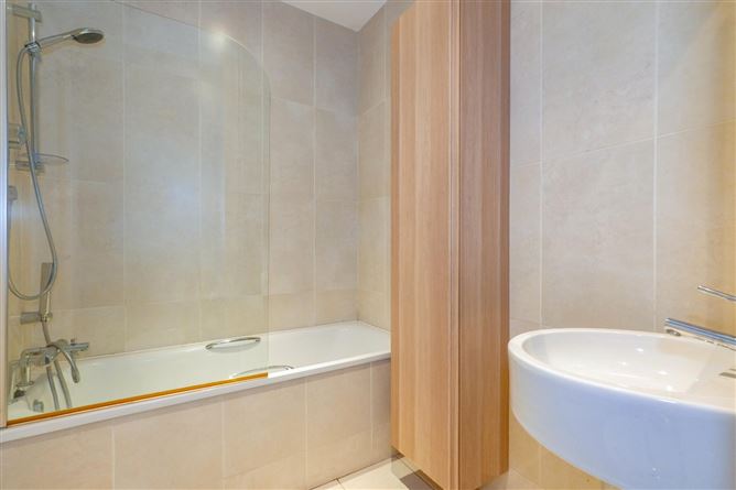 73 Cuirt Seoige, Bohermore, Galway City