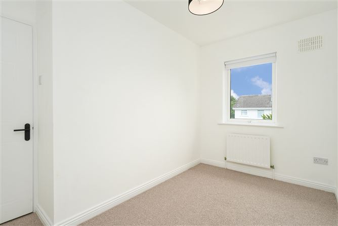 Photo 11 of 21 — 10 Millcourt Drive, Clondalkin, Dublin 22, D22 N5W6
