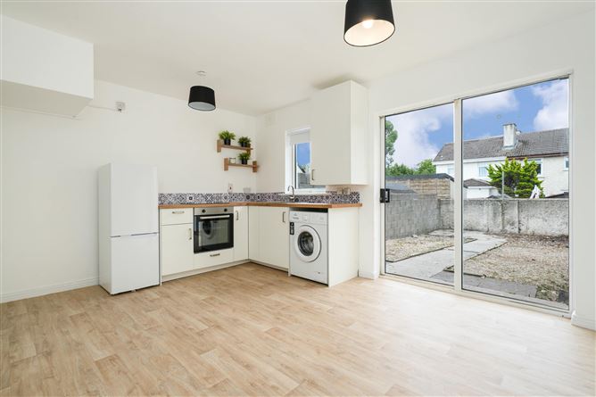 Photo 8 of 21 — 10 Millcourt Drive, Clondalkin, Dublin 22, D22 N5W6