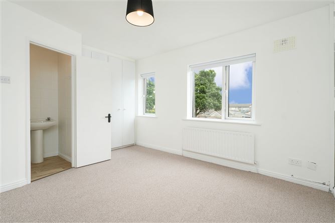 Photo 12 of 21 — 10 Millcourt Drive, Clondalkin, Dublin 22, D22 N5W6