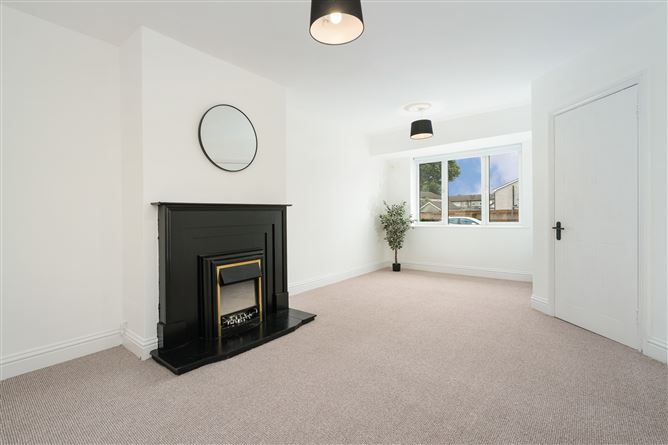Photo 6 of 21 — 10 Millcourt Drive, Clondalkin, Dublin 22, D22 N5W6