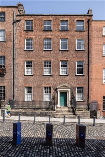 https://photos-a.propertyimages.ie/media/9/7/2/4949279/2195429c-b019-45c5-9906-9ee3830f8560_l.jpg