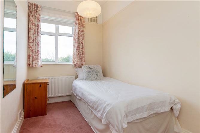 4 Riverside Drive, Castle Park, Rathfarnham, Dublin 14