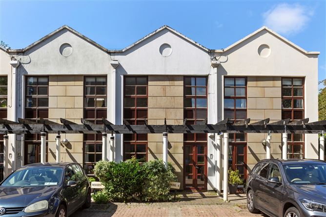 2 Hilton Mews, Harcourt Terrace, Dublin 2