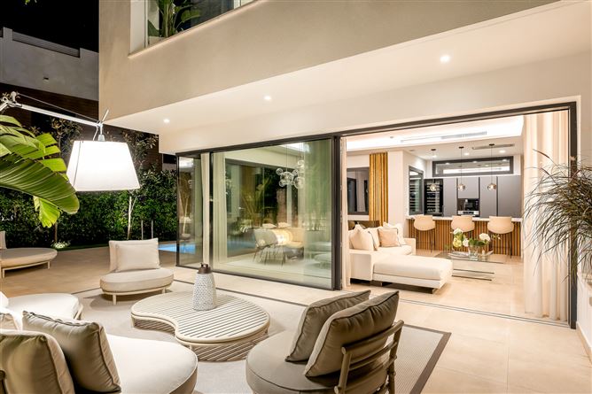 Spain, Marbella, Marbella Golden Mile - COSTA-00908P