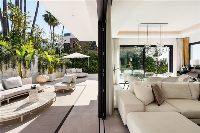 Spain, Marbella, Marbella Golden Mile - COSTA-00908P