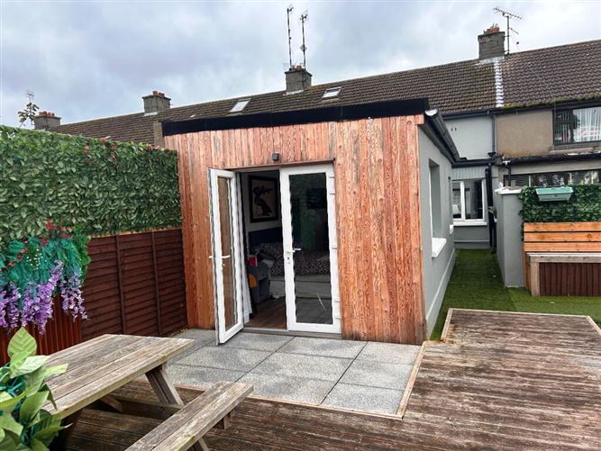 2 Saint Theresa's Terrace, Scarlet Street, Drogheda, Louth